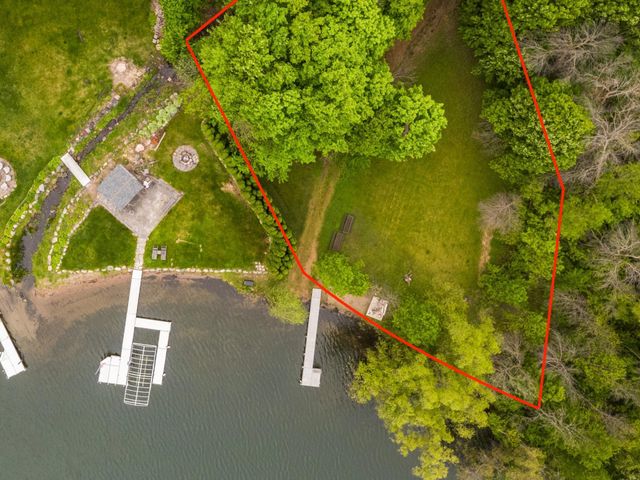 400 Cimarron Circle, Chanhassen, MN 55317