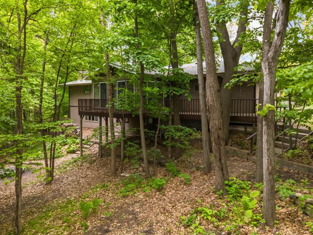400 Cimarron Circle, Chanhassen, MN 55317