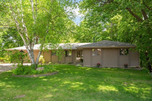 400 Cimarron Circle, Chanhassen, MN 55317