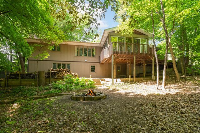 400 Cimarron Circle, Chanhassen, MN 55317
