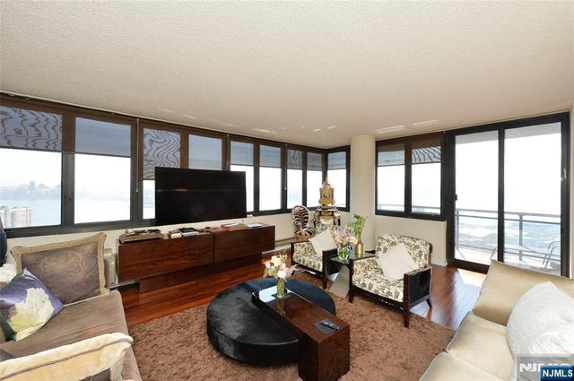 100 Carlyle Drive 7K-S, Cliffside Park, NJ 07010