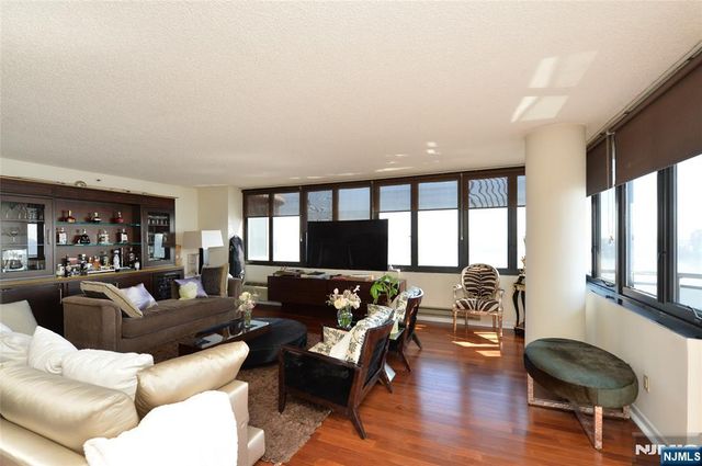 100 Carlyle Drive 7K-S, Cliffside Park, NJ 07010