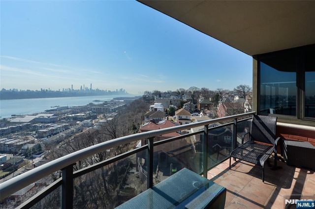 100 Carlyle Drive 7K-S, Cliffside Park, NJ 07010