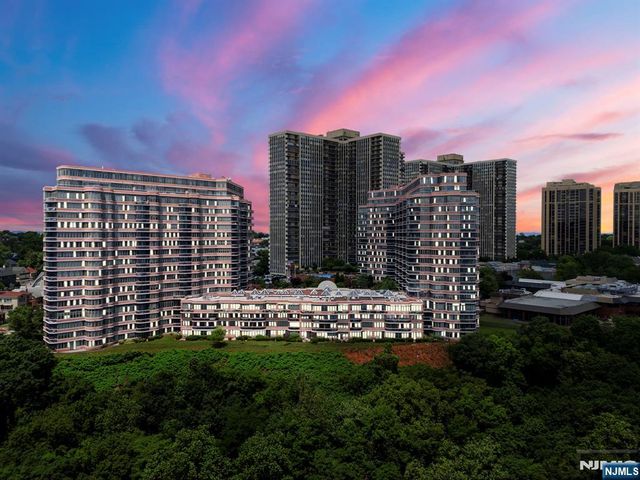 100 Carlyle Drive 7K-S, Cliffside Park, NJ 07010