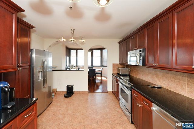 100 Carlyle Drive 7K-S, Cliffside Park, NJ 07010