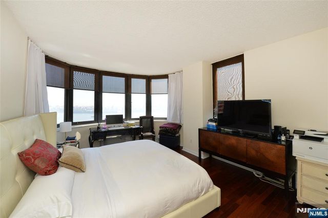 100 Carlyle Drive 7K-S, Cliffside Park, NJ 07010