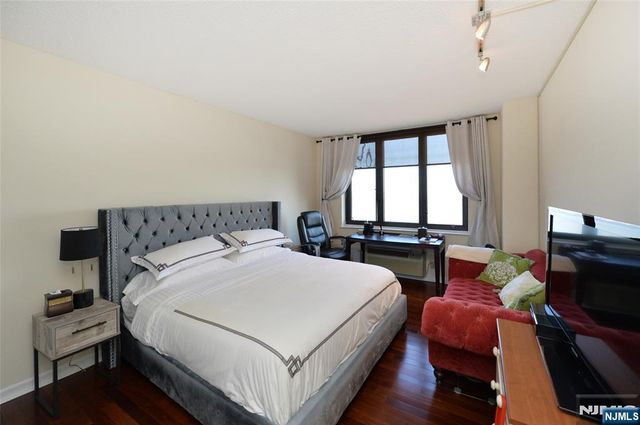 100 Carlyle Drive 7K-S, Cliffside Park, NJ 07010