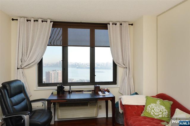 100 Carlyle Drive 7K-S, Cliffside Park, NJ 07010