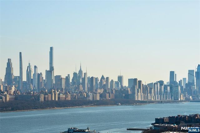 100 Carlyle Drive 7K-S, Cliffside Park, NJ 07010