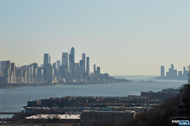 100 Carlyle Drive 7K-S, Cliffside Park, NJ 07010