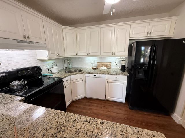 338 Pine Ridge Circle B-2, Greenacres, FL 33463