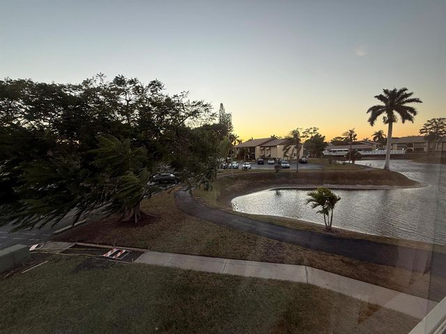 338 Pine Ridge Circle B-2, Greenacres, FL 33463