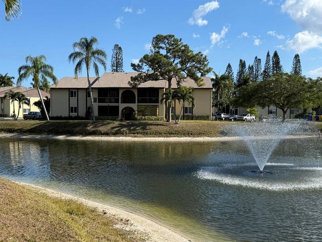 338 Pine Ridge Circle B-2, Greenacres, FL 33463