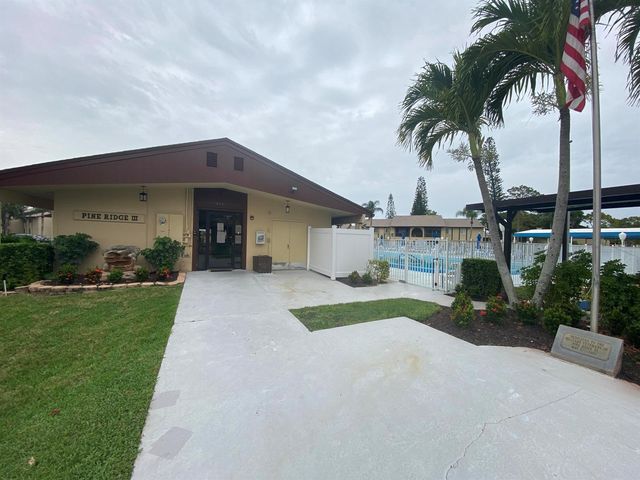 338 Pine Ridge Circle B-2, Greenacres, FL 33463