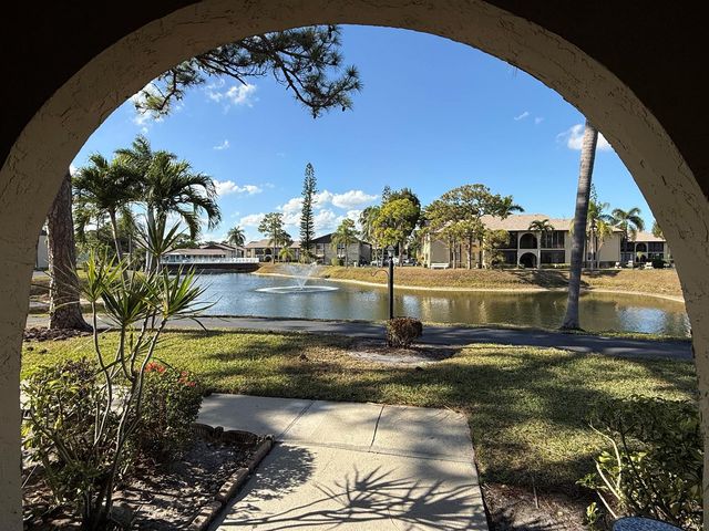 338 Pine Ridge Circle B-2, Greenacres, FL 33463