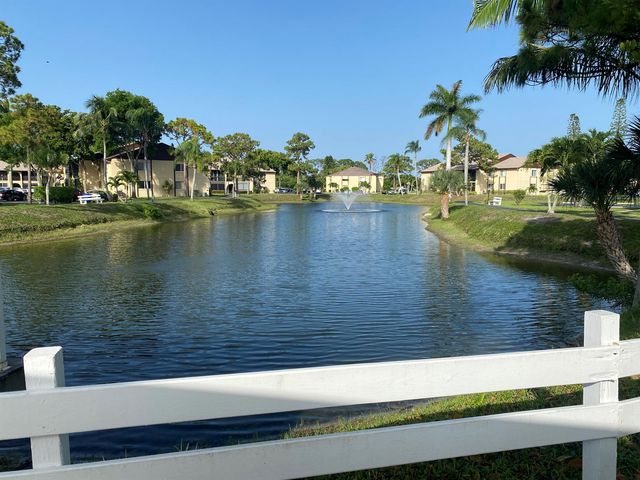 338 Pine Ridge Circle B-2, Greenacres, FL 33463
