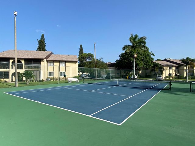 338 Pine Ridge Circle B-2, Greenacres, FL 33463