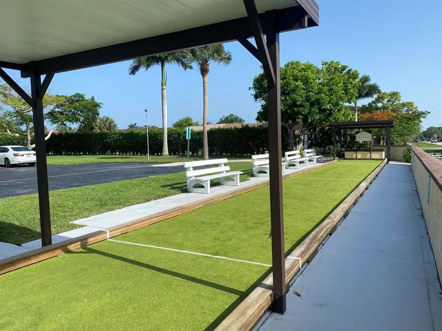 338 Pine Ridge Circle B-2, Greenacres, FL 33463