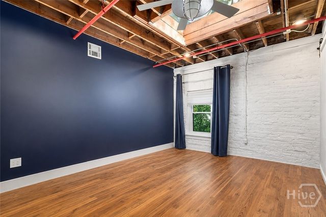 585 White Circle 402, Athens, GA 30605