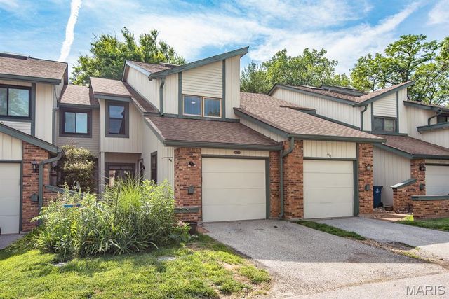 2034 Falling Brook Drive, Maryland Heights, MO 63043