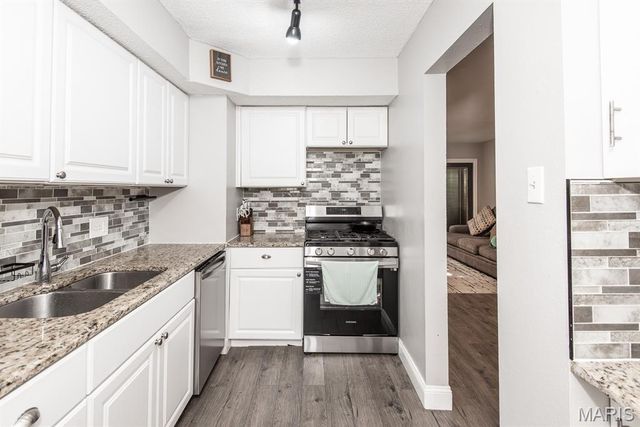 2034 Falling Brook Drive, Maryland Heights, MO 63043