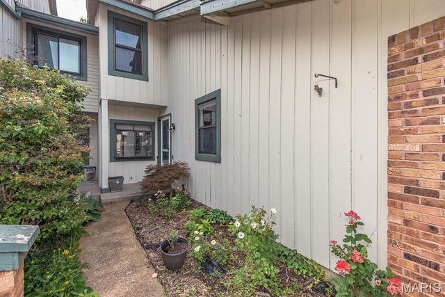 2034 Falling Brook Drive, Maryland Heights, MO 63043