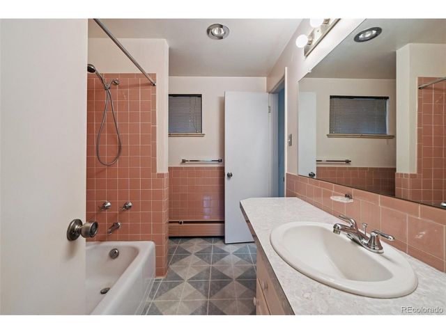 6118 S Lakeview St, Littleton, CO 80120