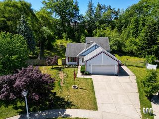 5705 Gatewood Drive, Grand Rapids, MI 49508