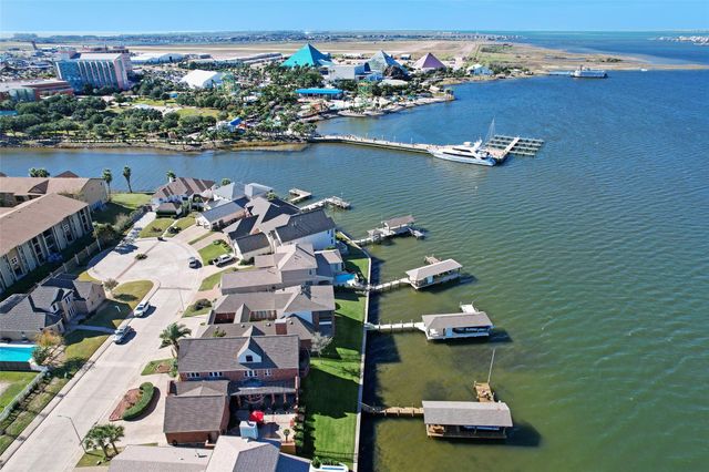 16507 Jamaica Beach Road, Jamaica Beach, TX 77554