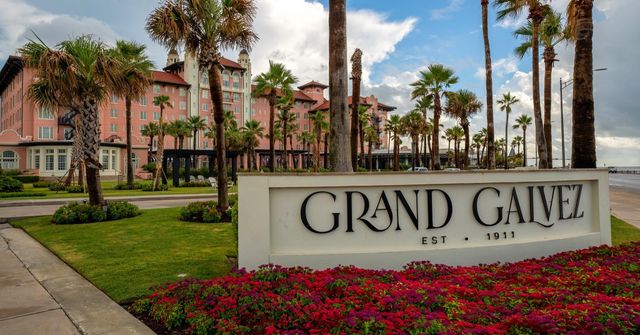 16507 Jamaica Beach Road, Jamaica Beach, TX 77554
