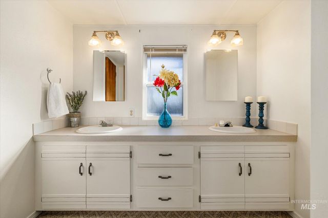 9820 Highway 44, Middleton, ID 83644