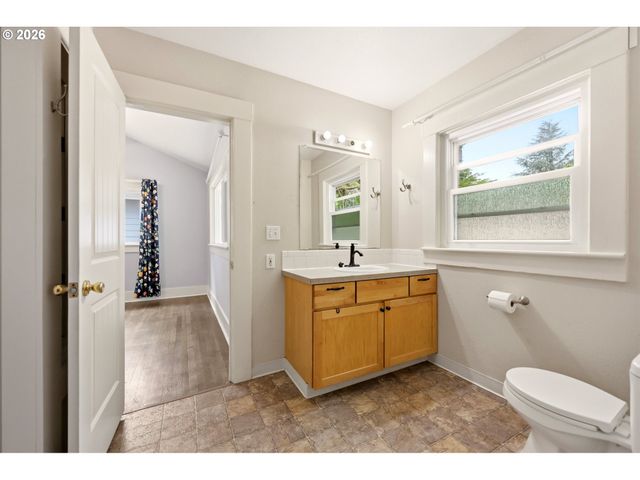 1107 W POWELL Blvd, Gresham, OR 97030