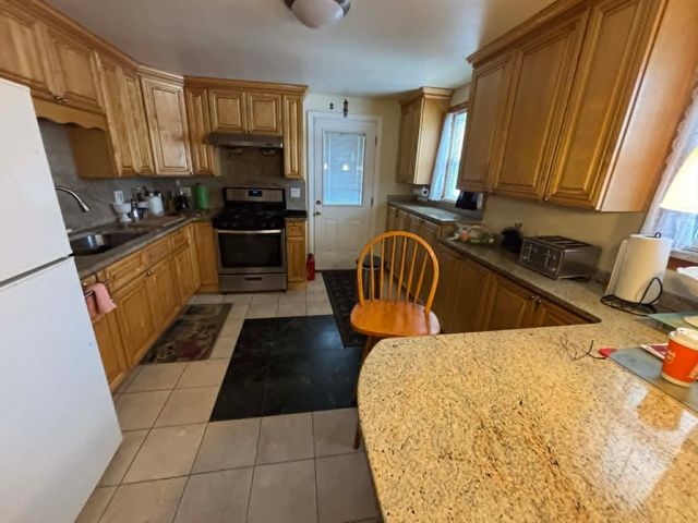 11 Othello St, Brockton, MA 02301