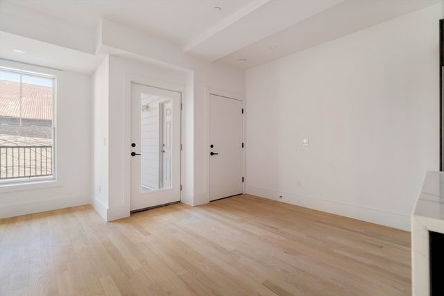 30-32 Condor St 1, Boston, MA 02128