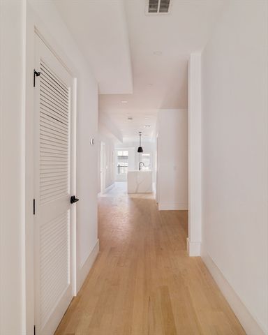 30-32 Condor St 1, Boston, MA 02128