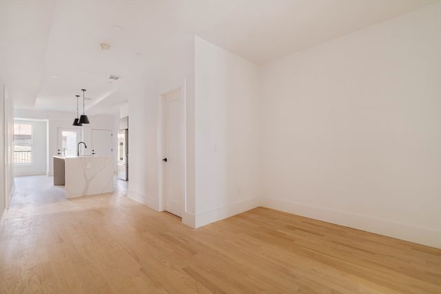 30-32 Condor St 1, Boston, MA 02128