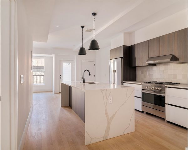 30-32 Condor St 1, Boston, MA 02128