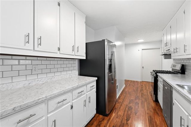 3755 Creekwood Drive, Loganville, GA 30052