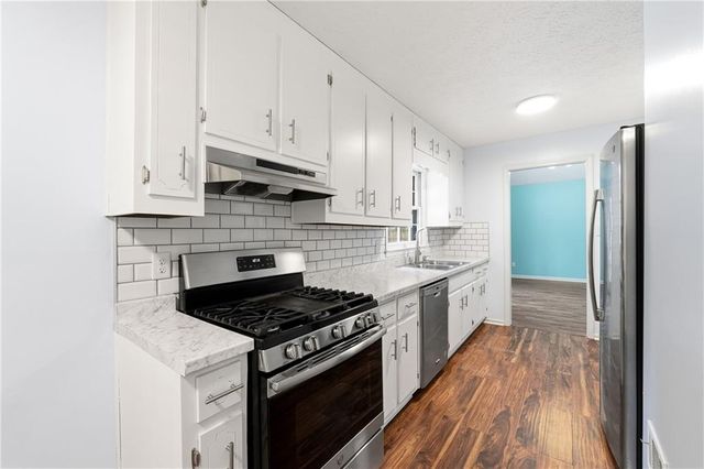 3755 Creekwood Drive, Loganville, GA 30052