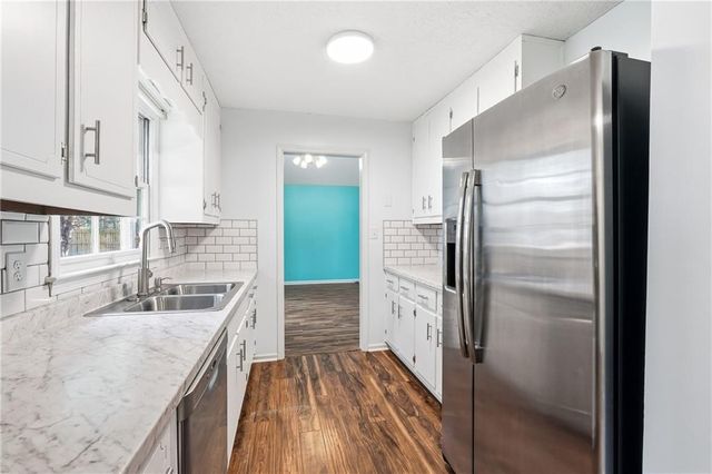 3755 Creekwood Drive, Loganville, GA 30052