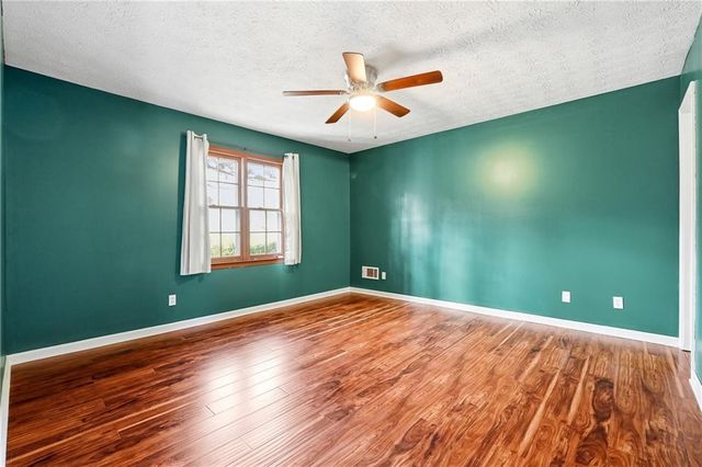 3755 Creekwood Drive, Loganville, GA 30052