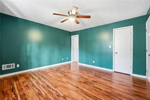 3755 Creekwood Drive, Loganville, GA 30052