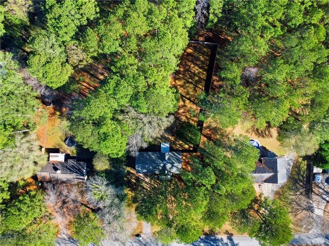 3755 Creekwood Drive, Loganville, GA 30052