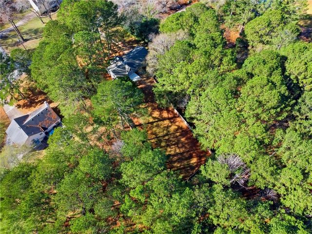 3755 Creekwood Drive, Loganville, GA 30052