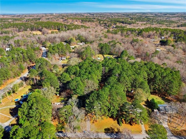 3755 Creekwood Drive, Loganville, GA 30052