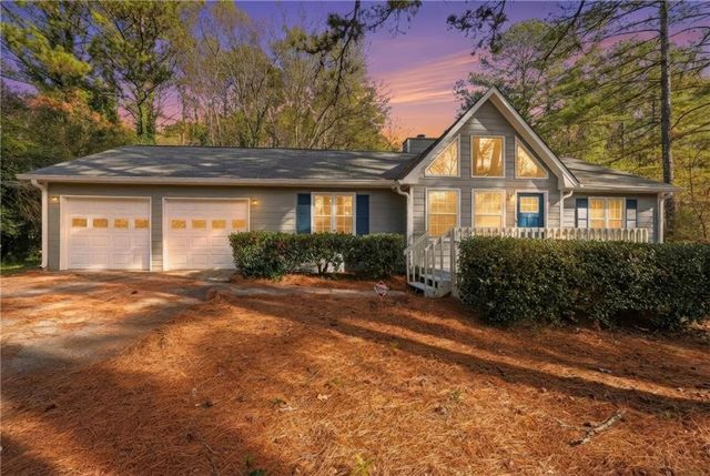 3755 Creekwood Drive, Loganville, GA 30052