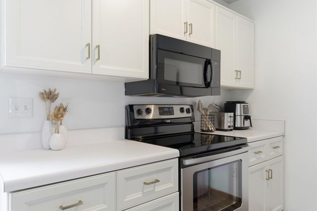 5082 Singleton Drive, 29C, Hilliard, OH 43026