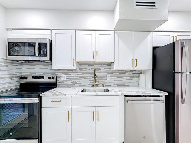 1840 SHORE DRIVE S 5, South Pasadena, FL 33707