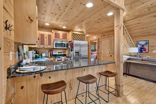 917 Walnut Ridge, Ellijay, GA 30536