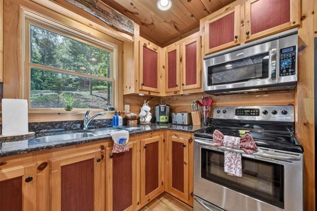 917 Walnut Ridge, Ellijay, GA 30536